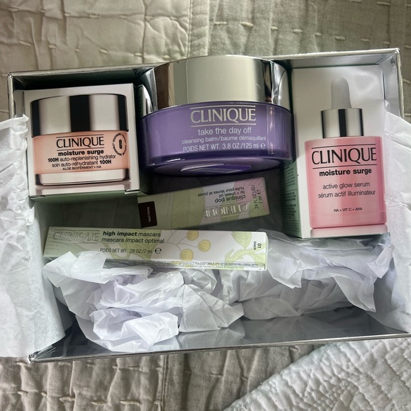 Clinique Skincare/Beauty Bundle (read description) brand new! Selling as set!